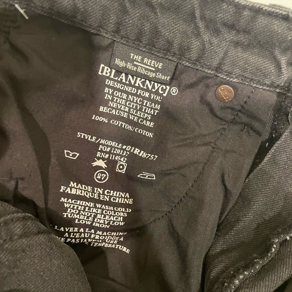 NWT Blank NYC Women’s Black Shorts High Rise Ribcage Short Size 27​​​​​​​ - Picture 2 of 5